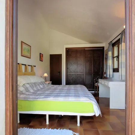 Villa Cerezas Casares
